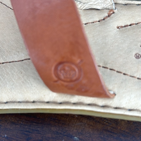 BORN "Enders" Full Grain Leather CrissCross Straps Flat Sandal 7M Whiskey VGC - Picture 10 of 10